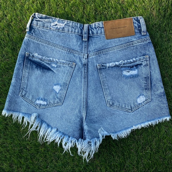 Zara Distressed Jean Shorts - Picture 2 of 3